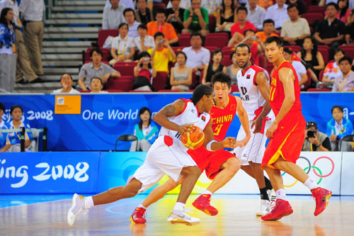 韩媒：韩足协要求蔚山HD对申台龙涉嫌殴打球员一事展开调查（韩媒：韩国足协敦促蔚山HD启动对申台龙疑似殴打球员事件的调查）