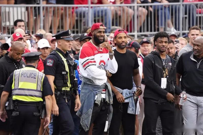 U22国足木塔力甫：命运的洪流不可阻挡，我的答案是“向前”（U22国足木塔力甫：命运洪流汹涌而至，我的选择唯有向前）