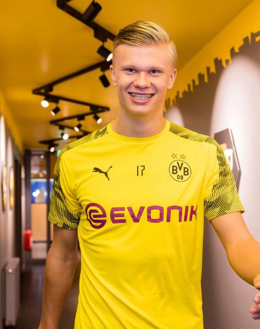 维埃里：现在拿皮奥和其他人比较毫无意义，应该让他安心踢球（维埃里：别再把皮奥和别人对比了，让他专心踢球）